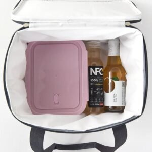 Showing the large compartment of lunch bag