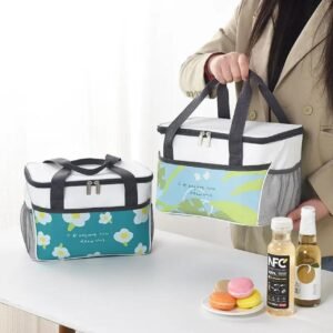 showing thermal insulated lunch bags