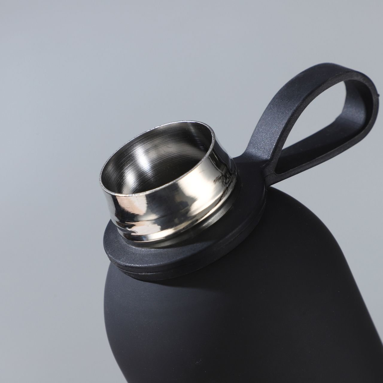 Stainless Steel Vacuum Insulated Bottle | Matte Finish & Rubber Coating | Double Wall Insulation | Leakproof | 500 ML | Assorted Colors | Box Packing - Image 2